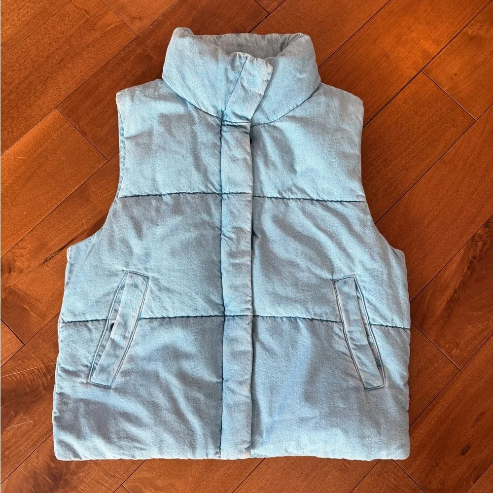 Levi’s Light Blue Puffer Vest - Picture 3 of 7